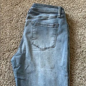 Buffalo rip & repair mid-rise skinny💖